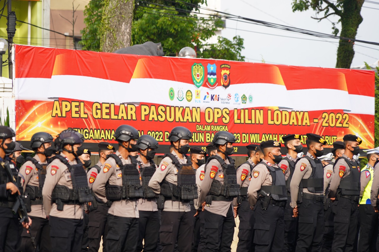 Polres Garut bersama Pemerintah Kabupaten Garut melakukan apel gelar pasukan menghadapi nataru (foto istimewa)