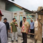 Wakil Bupati Garut dr. Helmi Budiman meninjau pembangunan rutilahu di kecamatan Cilawu Wakil Bupati Garut dr. Helmi Budiman meninjau pembangunan rutilahu di kecamatan Cilawu