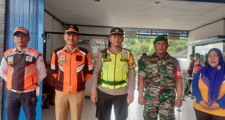 Forkopimcam Pasirwangi membentuk tim pengamanan selama libura nataru. Di Pasirwangi sendiri banyak terdapat tempat wisata