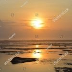 Pantai Sayang Heulang, salah satu pantai yang sudah dikelola Pemda dan paling banyak dikunjungi wisatawan. Terdapat sasak rawayan dan bukit Teletubbies (foto shutterstock) Pantai Sayang Heulang, salah satu pantai yang sudah dikelola Pemda dan paling banyak dikunjungi wisatawan. Terdapat sasak rawayan dan bukit Teletubbies (foto shutterstock)