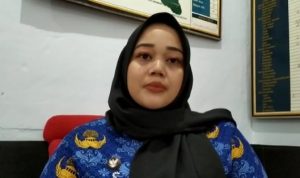Yolanda Oktavia, Kades Banjarsari, Kecamatan Bayongbong, Kabupaten Garut, tak terima dirinya dituding selewengkan anggaran