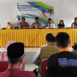 Kades Pasirwangi saat mengadakan musrenbang kemarin. Dalam musrenbang itu Kades kembali mengusulkan pembangunan drainase jalan Pasirwangi Kades Pasirwangi saat mengadakan musrenbang kemarin. Dalam musrenbang itu Kades kembali mengusulkan pembangunan drainase jalan Pasirwangi