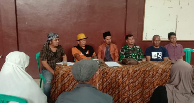 Pemdes Sirnagalih Kecamatan Bayongbong mendapatkan apresiasi karena telah memfasilitasi musyawarah sengketa tanah warganya Pemdes Sirnagalih Kecamatan Bayongbong mendapatkan apresiasi karena telah memfasilitasi musyawarah sengketa tanah warganya
