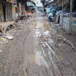 Pasar Guntur Ciawitali tampak kurang terawat. kondisi di dalam pasarnya becek Pasar Guntur Ciawitali tampak kurang terawat. kondisi di dalam pasarnya becek