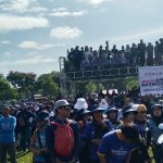 Ribuan massa memadati stadion Si Jalak Harupat Kabupaten Bandung dalam acara jalan sehat bersama Anies Baswedan Ribuan massa memadati stadion Si Jalak Harupat Kabupaten Bandung dalam acara jalan sehat bersama Anies Baswedan