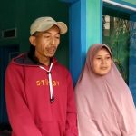 Ade Dadang dan istrinya penerima bantuan rutilahu di Desa Karyajaya Ade Dadang dan istrinya penerima bantuan rutilahu di Desa Karyajaya