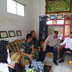 H Suherman Tim Percepatan Pembangunan Daerah tengah berdiskusi dengan Kades dan Forkopimcam H Suherman Tim Percepatan Pembangunan Daerah tengah berdiskusi dengan Kades dan Forkopimcam