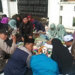 Kecamatan Cigedug dan unsur masyarakat memeriahkan Hari Jadi Garut dengan festival nasi liwet. Makan di bahu jalan Kecamatan Cigedug dan unsur masyarakat memeriahkan Hari Jadi Garut dengan festival nasi liwet. Makan di bahu jalan
