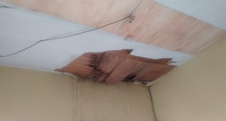 Plafon kantor Korwil Pendidikan Pamulihan bolong-bolong Plafon kantor Korwil Pendidikan Pamulihan bolong-bolong