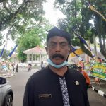 Asep Sulaeman, Kades Babakanloa, Kecamatan Pangatikan, menyayangkan pemberian bantuan motor oleh Pemkab Garut ada yang tidak dilengkapi helm
