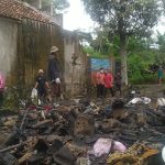 Yudha Puja Turnawan, Anggota DPRD Garut mengunjungi korban kebakaran di Cilawu Yudha Puja Turnawan, Anggota DPRD Garut mengunjungi korban kebakaran di Cilawu