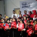 Lembaga Kesejahteraan Sosial (LKS) Pundi Amal Nusantara menggelar santunan untuk 50 anak yatim dan dhuafa di Masjid Babussalam Lembaga Kesejahteraan Sosial (LKS) Pundi Amal Nusantara menggelar santunan untuk 50 anak yatim dan dhuafa di Masjid Babussalam