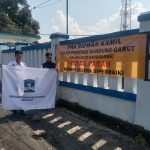 Mahasiswa yang tergabung dalam KAMMI Garut melakukan aksi protes karena jalan provinsi rusak berat di jalur Leles-Kadungora. Mahasiswa memasang banner yang ditujukan ke Gubernur Jabar Mahasiswa yang tergabung dalam KAMMI Garut melakukan aksi protes karena jalan provinsi rusak berat di jalur Leles-Kadungora. Mahasiswa memasang banner yang ditujukan ke Gubernur Jabar