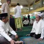 Bupati Garut sampaikan beberapa hal ketika sholat tarawih di masjid agung Garut Bupati Garut sampaikan beberapa hal ketika sholat tarawih di masjid agung Garut