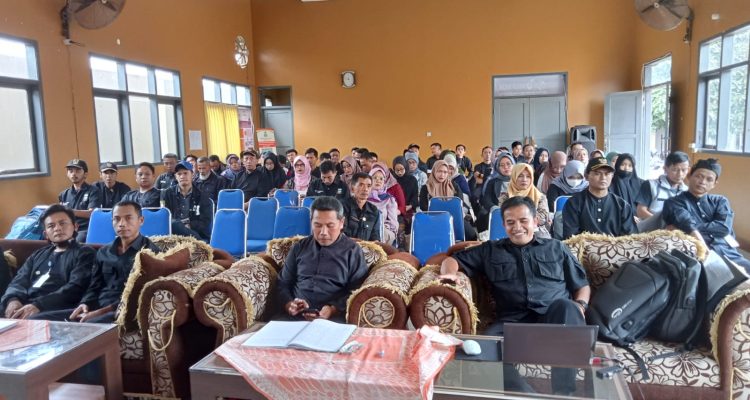Sekdes dan Kaur perencanaan desa di Kecamatan Malangbong mendapatkan bimbingan tentang tata cara pengadaan barang dan jasa dari Inspektorat Garut Sekdes dan Kaur perencanaan desa di Kecamatan Malangbong mendapatkan bimbingan tentang tata cara pengadaan barang dan jasa dari Inspektorat Garut