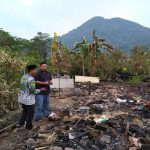 2 rumah ludes terbakar di Desa Harumansari, Keamatan Kadungora, Yudha Legislator Garut puji gotong royong warga 2 rumah ludes terbakar di Desa Harumansari, Keamatan Kadungora, Yudha Legislator Garut puji gotong royong warga
