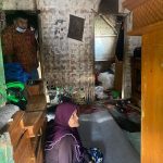 Yudha Puja Turnawan Anggota DPRD Garut kunjungi rumah Herni, seorang janda yang atap rumahnya ambruk Yudha Puja Turnawan Anggota DPRD Garut kunjungi rumah Herni, seorang janda yang atap rumahnya ambruk