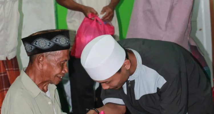 Yayasan Cinta Negara Membagikan Santunan kepada 50 Jompo Yayasan Cinta Negara Membagikan Santunan kepada 50 Jompo