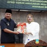 Bupati Garut Sampaikan Jawaban Atas Pandangan Umum Fraksi DPRD Kabupaten Garut Bupati Garut Sampaikan Jawaban Atas Pandangan Umum Fraksi DPRD Kabupaten Garut