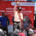 Wabup Garut menyambut masyarakat di acara pelaksanaan Gebyar Program Keluarga Harapan Wabup Garut menyambut masyarakat di acara pelaksanaan Gebyar Program Keluarga Harapan