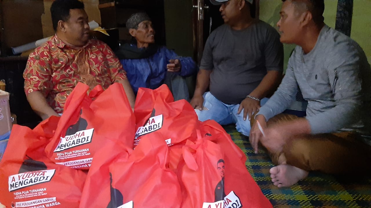 Yudha Legislator Garut Bantu Korban Kebakaran di Desa Tanjungkarya