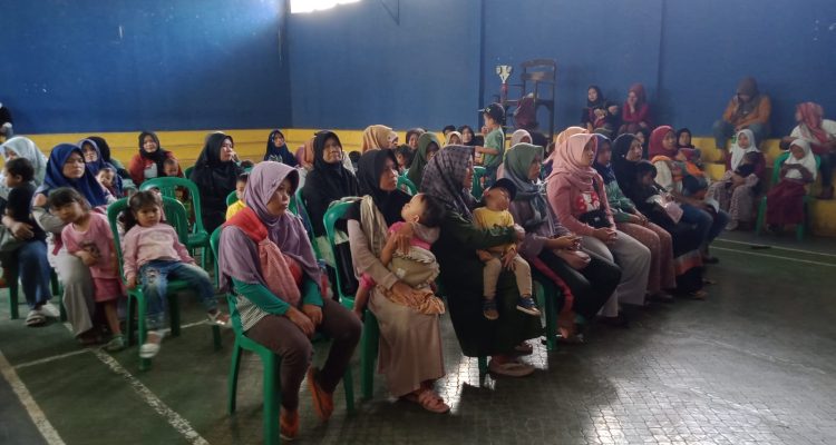 Warga yang Mengikuti Gerakan B2SA dan Workshop Gerakan Olahan Pangan Lokal Warga yang Mengikuti Gerakan B2SA dan Workshop Gerakan Olahan Pangan Lokal