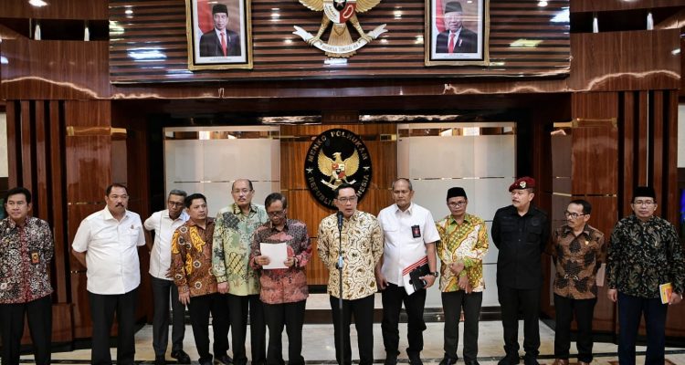 Ridwan Kamil Sa'at pidato penyerahan laporan hasil tim investigasi terkait polemik Ponpes Al Zaytun Ridwan Kamil Sa'at pidato penyerahan laporan hasil tim investigasi terkait polemik Ponpes Al Zaytun