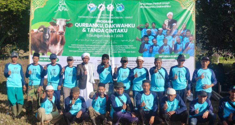 Dokumentasi poto bersama sebelum penyembelihan Dokumentasi poto bersama sebelum penyembelihan