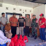Yuda Puja Turnawa Memberikan santunan ke waerga yang terken musibah Yuda Puja Turnawa Memberikan santunan ke waerga yang terken musibah