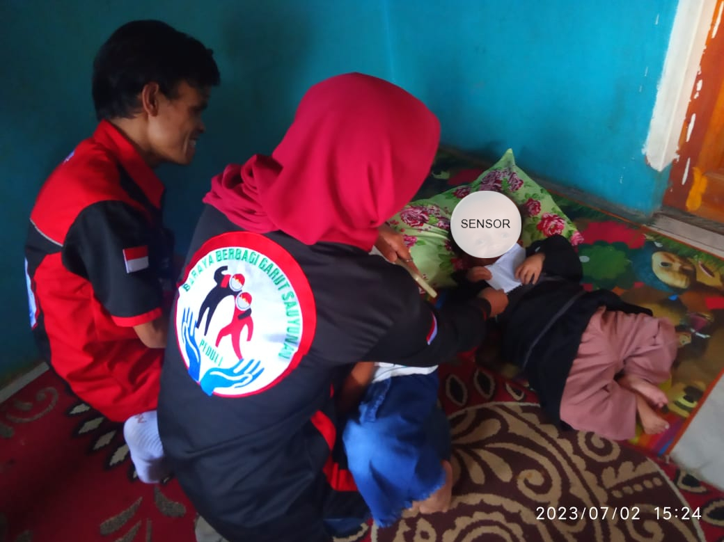 Pengurus BBGS Saat Memberikan Santunan