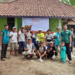 Relawan LKS Irsyadul Amal Bersama warga penerima daging qurban. Relawan LKS Irsyadul Amal Bersama warga penerima daging qurban.