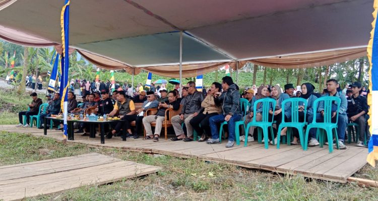 Para Timpemenangan Dan Simpatisan Saat mengikuti acara Deklarasi Tim Pemenangan Para Timpemenangan Dan Simpatisan Saat mengikuti acara Deklarasi Tim Pemenangan