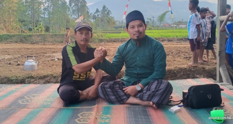 Ust Kusnadi dan Warga