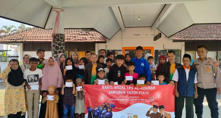 lks al hikmah bersama anak yatim dan jajaran pemerintah setempat