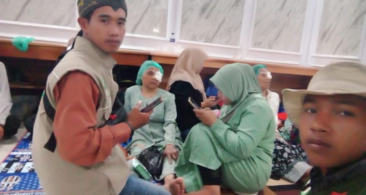 Abdul Manap Saat Mendampingi Pasien Oprasi