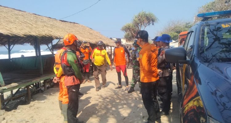 REBANA Saat Evakuasi Pencaraian Korban Laka Laut