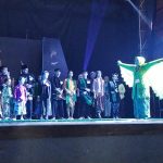 Biebie Bagja, salah satu peserta Fashion Show Pakaian Sunda dalam Festival Kabuyutan Garut mendapatkan penghargaan Terfavorit