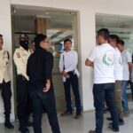 Puluhan pedagang bunga hias mendatangi kantor Dispora Garut Puluhan pedagang bunga hias mendatangi kantor Dispora Garut