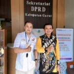 Sekjen Laskar Prabowo 08 (kiri) bersama Ketua DPRD Garut Sekjen Laskar Prabowo 08 (kiri) bersama Ketua DPRD Garut